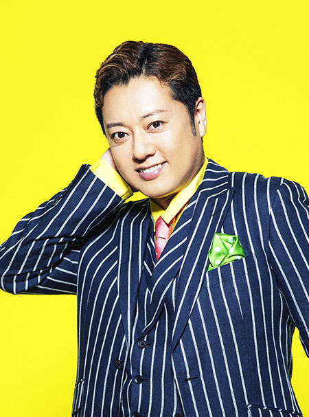兄ジミーを演じる原田優一の写真